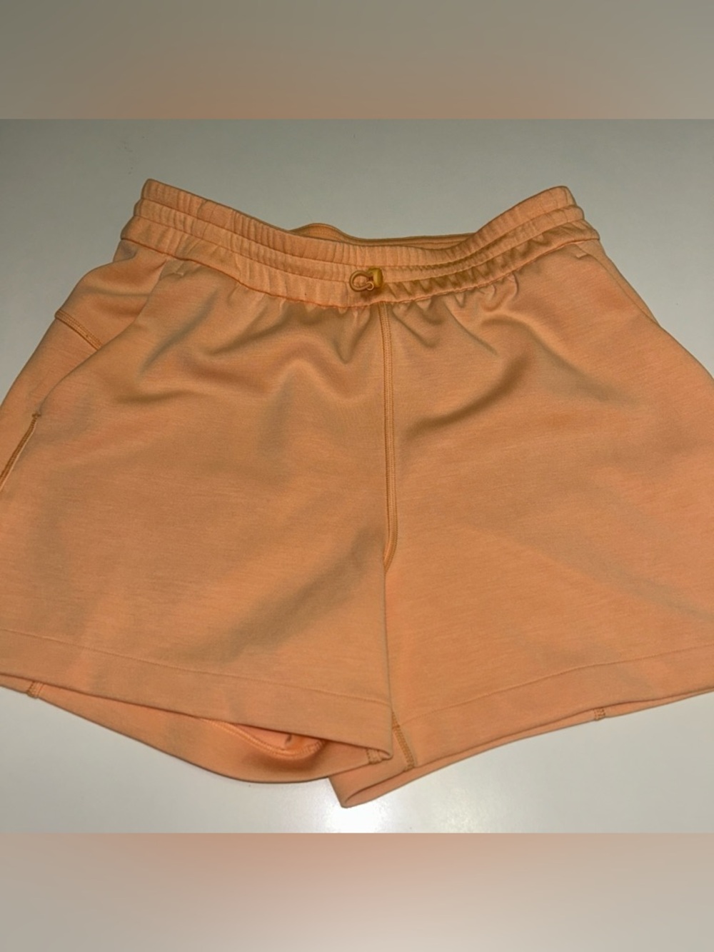Lululemon women’s Softstreme High-Rise Short 4" peach color size 6 NWOT